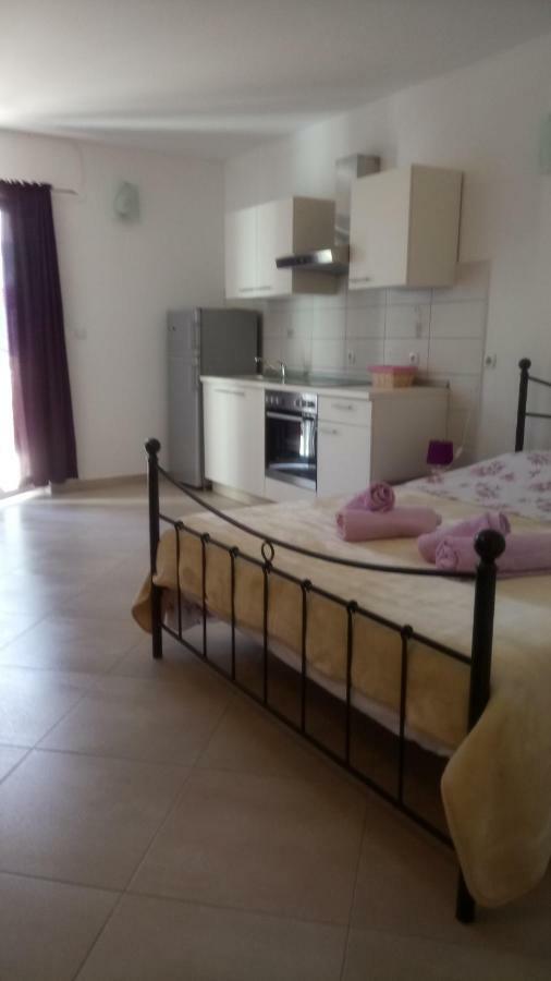 Ivo Apartman *